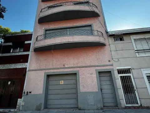Amplia casa 4 ambientes en venta en Villa Luro