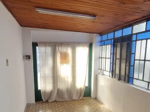 DUEÑO VENDE CASA CON COCHERA en  Luis Agote SE ACEPTA PERMUTA POR DEPARTAMENTO