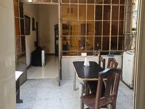 Casa de 4 ambientes con terraza y COCHERA!