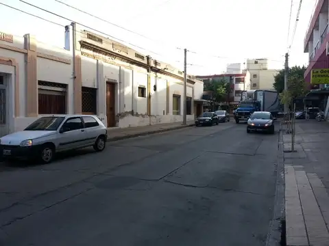 Terreno sobre calle Pellegrini 500