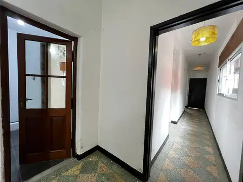Casa 6 ambientes con 2 baños