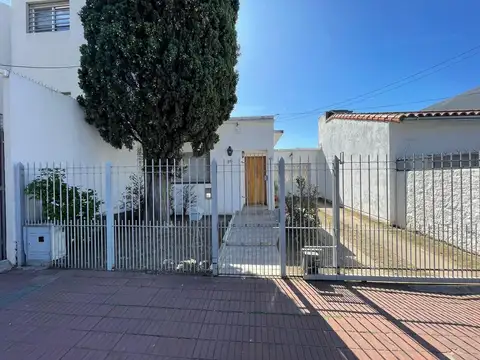 Casa en Bernal en Alquiler