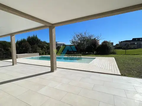 Casa 7 ambientes con 6 baños