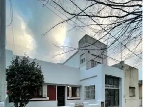 Casa en venta - 3 Dormitorios 2 Baños - 300mts2 - Tandil