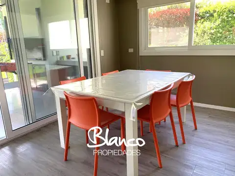 Casa en Alquiler Temporal con 1 cochera