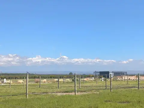 VENTA CASA 2 DORMITORIOS TUPUNGATO EN OBRA