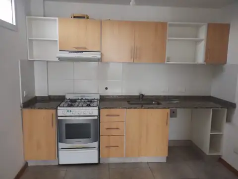 ALQUILA  IMPECABLE DEPARTAMENTO 2 AMB CON BALCON,COCHERA Y PILETA, ZONA VILLA BALLESTER