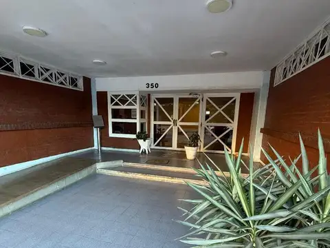 Los Hacheros 300, Piso 2