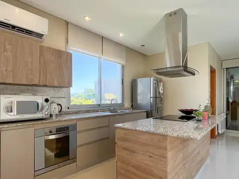 Casa 6 ambientes con 2 baños