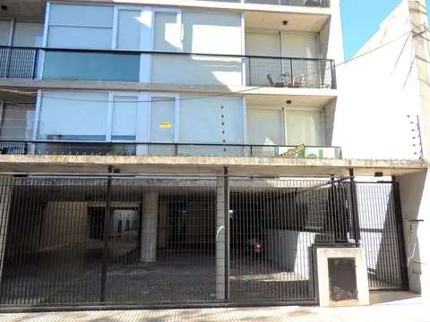 ALQUILER COCHERA FIJA EN PB DESCUBIERTA CON PORTON AUTOMATICO, VILLA URQUIZA. E-FURIO.