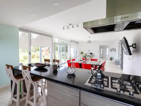 Casa 5 ambientes con 3 baños