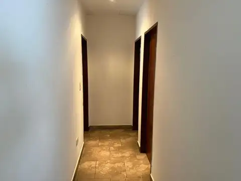 VENTA CASA 4 AMBIENTES EN ESQUINA CON JARDÍN Y PARRILLA