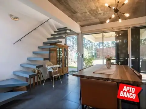 Casa en barrio semicerrado, dos dormitorios, 2 baños, pileta y parque