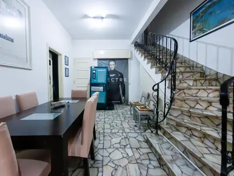 Casa 6 ambientes con 2 baños