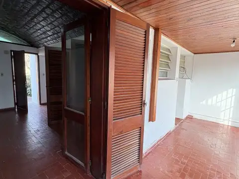 SAN JERONIMO SUR- AMPLIA VIVIENDA 2 DORMITORIOS-
