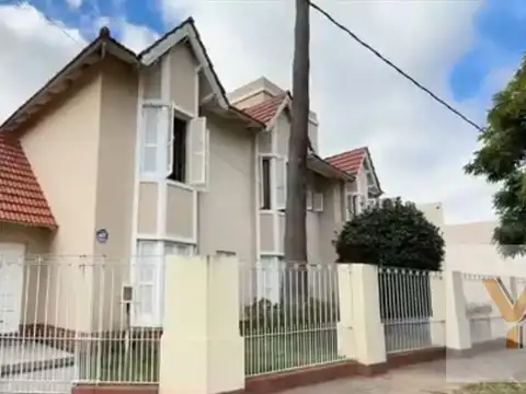 Casa en venta - 3 Dormitorios 3 Baños - Ensenada