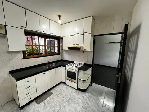 Casa 3 ambientes con 2 baños