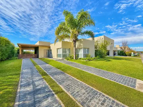 Casa en venta 3 dormitorios en Funes San Sebastian Barrio Privado