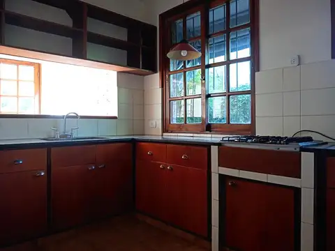 casa en venta en city bell. gonnet