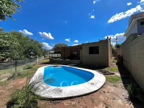 Casa 4 ambientes con 2 baños