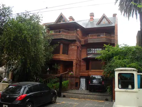 Casa en Venta con 4 cocheras