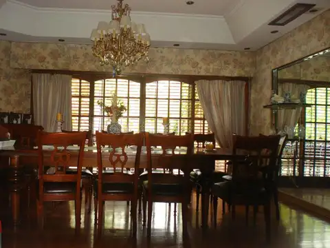 Casa 9 ambientes con 6 baños
