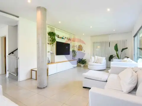 VENTA CASA PILAR DEL ESTE SANTA GUADALUPE PILETA