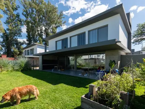 Casa 4 ambientes con 3 baños