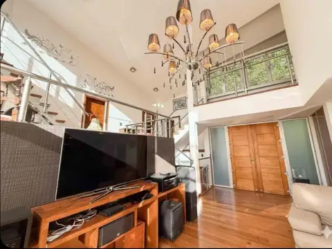 Casa 7 ambientes con 4 baños