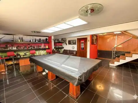 Casa en Venta con 3 cocheras