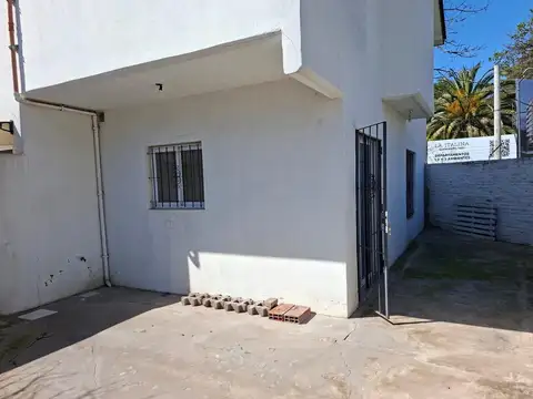 Depto Tipo Casa 3 ambientes con 2 baños