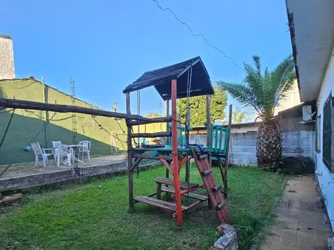 Depto Tipo Casa en Alquiler con 1 cocheras