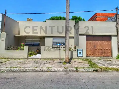Quintana entre Peru y La Paz. Casa en Venta en Ensenada.