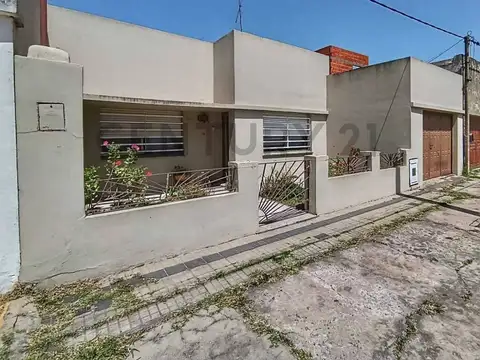 Quintana entre Peru y La Paz 300, Piso 0