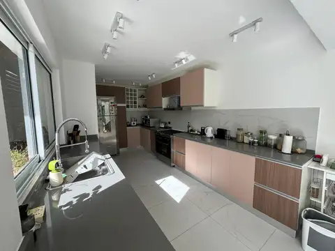 Casa en Venta en Olivos, USD 490.000
