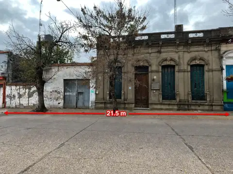 Casa céntrica gran terreno, ideal para desarrollo