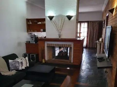 Excelente Chalet de 5 ambientes en Quilmes