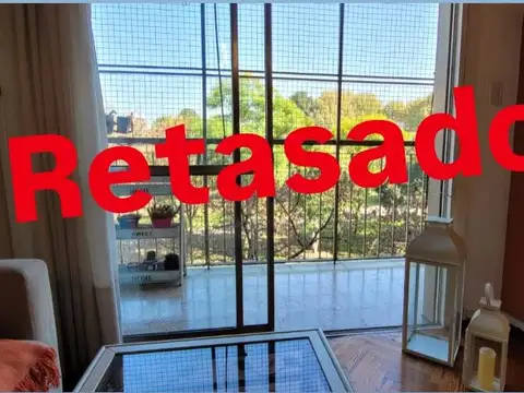 "Retasado"Excelente depto  4 amb al frente c/ cochera y baulera. Lavadero. Cocina comedor. "Apto crédito hipotecario"