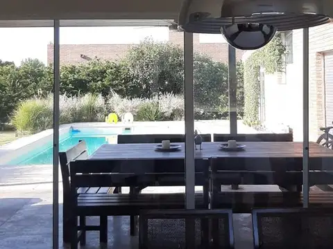 Casa 3 dormitorios Puerto Roldan con pileta
