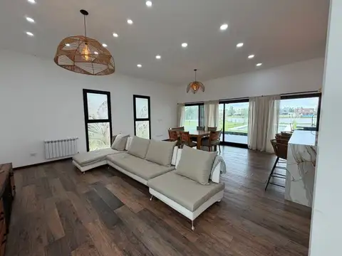 Venta Casa 4 ambientes al lago Country Santa Rita