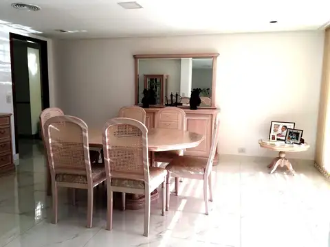 Casa 5 ambientes con 7 baños