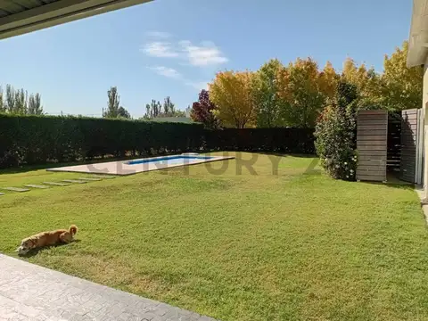 Casa 5 ambientes con 2 baños