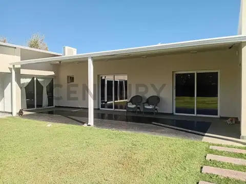 Casa en Venta en General Roca, USD 260.000