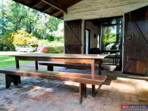 Casa 8 ambientes con 6 baños
