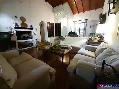Casa en Venta con 10 cocheras