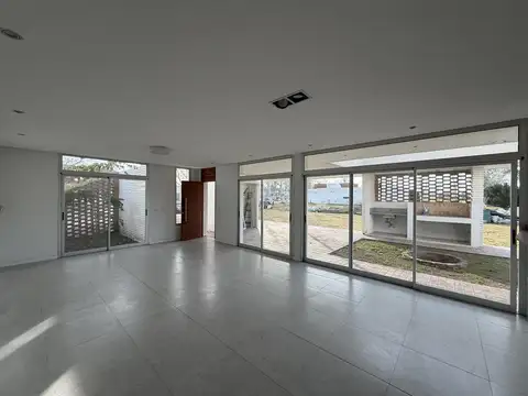 Casa en Venta 2 Dormitorios  3 Baños A Estrenar Pinares Del Sur lote 488m2