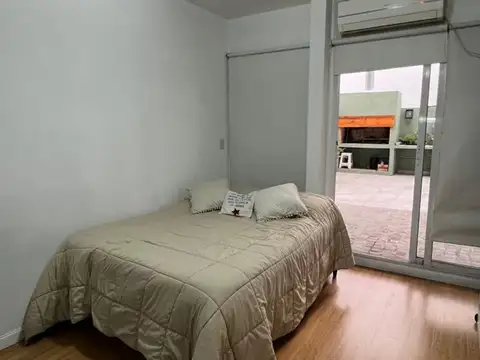 VENTA MONOAMBIENTE CON GRAN PATIO Y PARRILLA