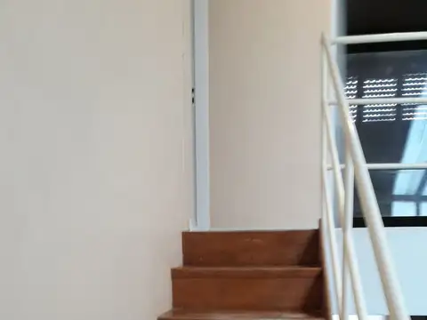 Depto Tipo Casa 7 ambientes con 1 baño