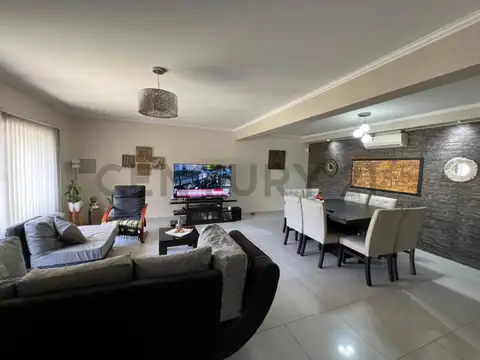 Casa 6 ambientes con 2 baños