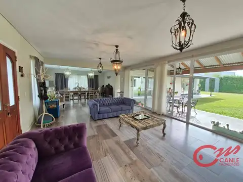 Casa en Venta en Loma Verde, USD 295.000